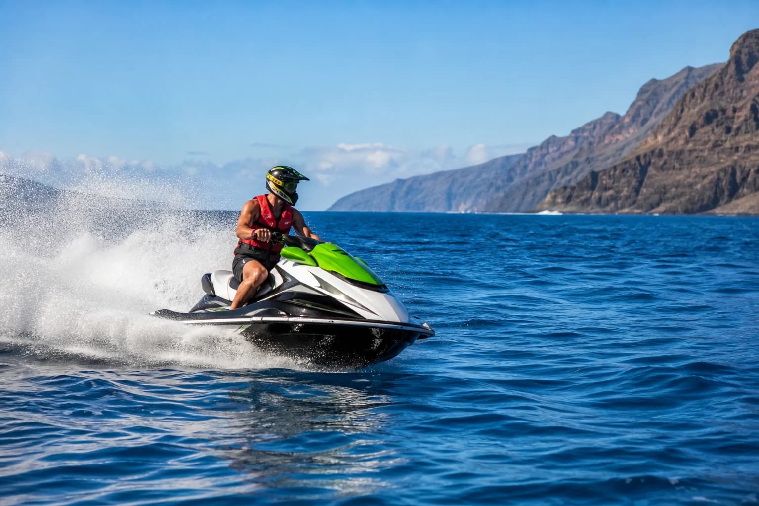 Vattenskoter längs Gran Canarias vulkaniska kust