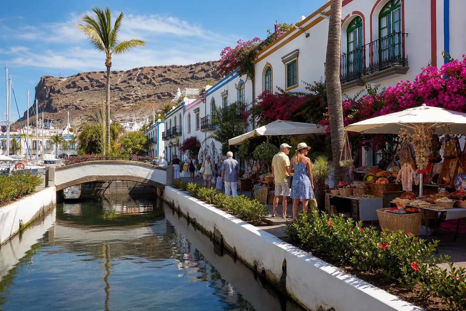 Puerto de Mogáns marina, kanal och marknadsstånd
