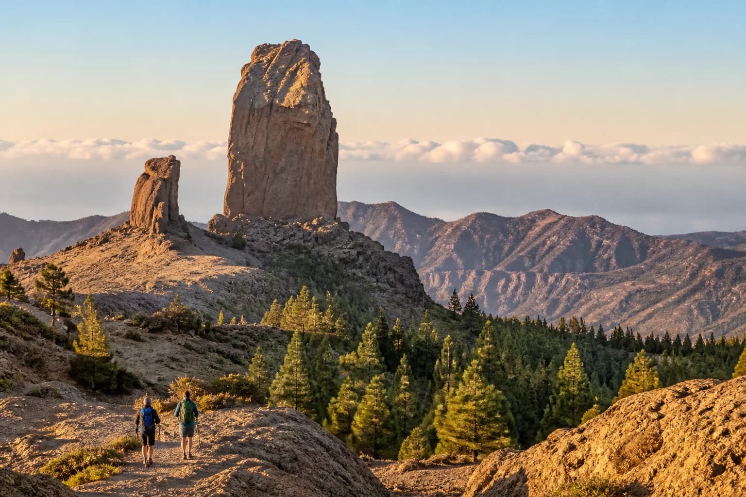 Roque Nublo över Gran Canarias bergslandskap